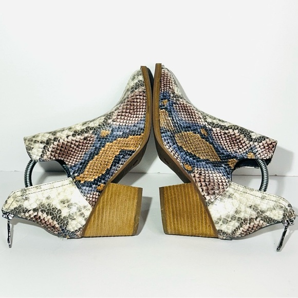 Blondo‎ Women's Neda Snakeskin Embossed Waterproof Heeled Booties Boots Size 7 - Picture 3 of 6